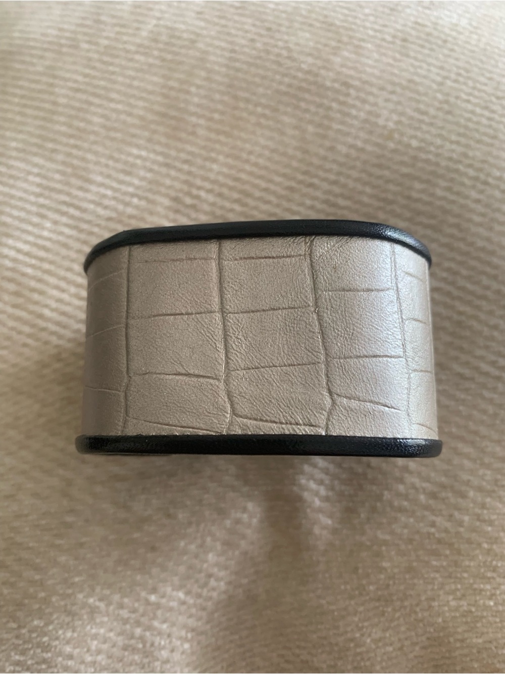 Handmade in USA Women’s Silver Metallic & Black Alligator Leather Cuff Bracelet - Picture 3 of 6